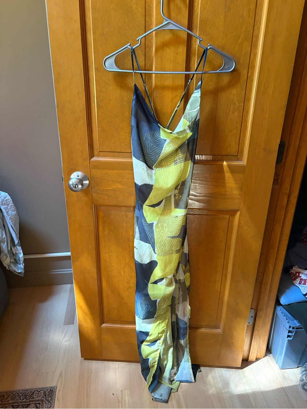 PrettyLittleThing Women’s Green Black Abstract Print Dress Size 2 - Picture 2 of 7